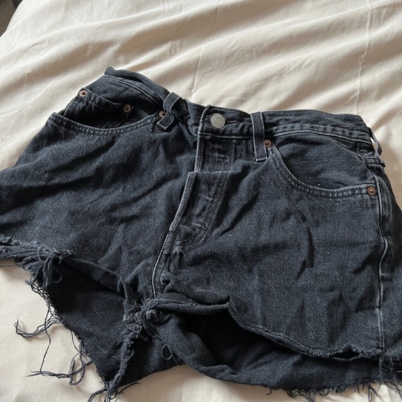Levi’s shorts distressed - Picture 2 of 2